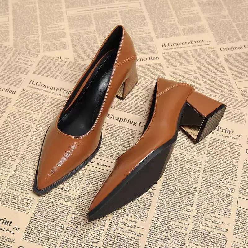 Luxury Brand Pointed Toe High  - Women'S Shoes In Size 12 avaliação e preço